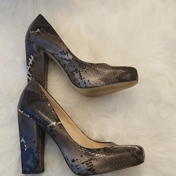 Shoes - Picture 4 of 8